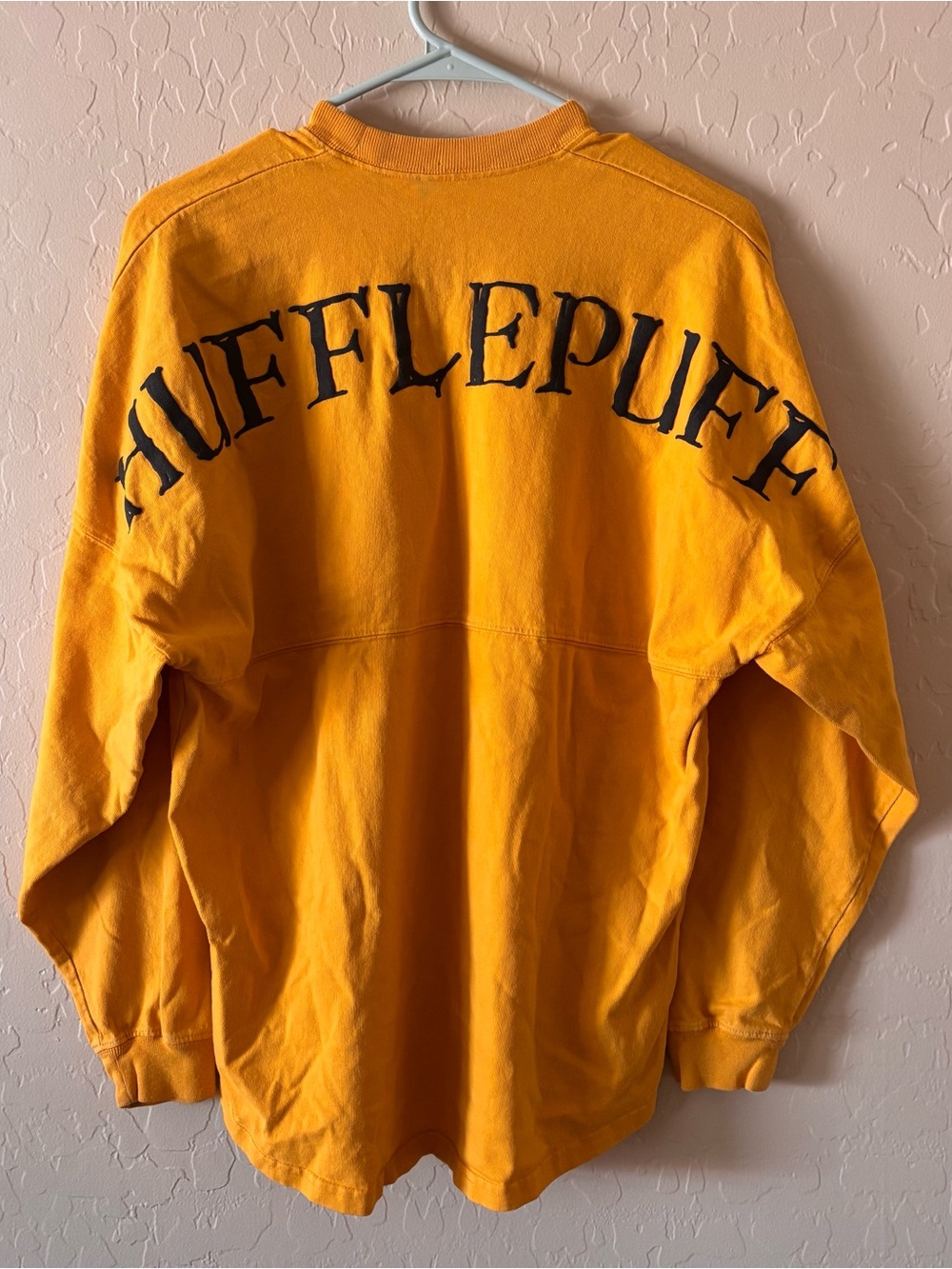 Hufflepuff Yellow Oversized Long-Sleeve Crewneck Spirit Jersey Harry Potter - Picture 4 of 7